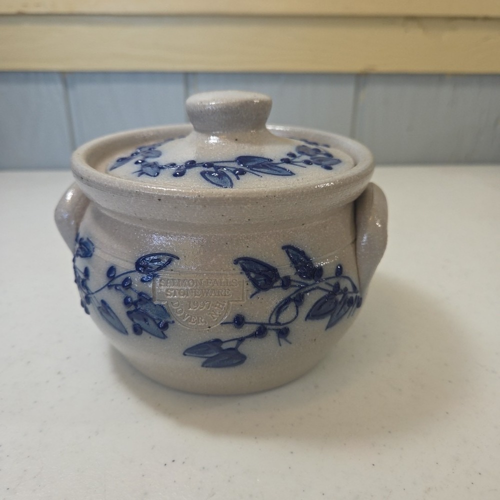 Salmon Falls Stoneware Pottery Blueberry Vine 1997 Lidded Casserole Dish Bowl